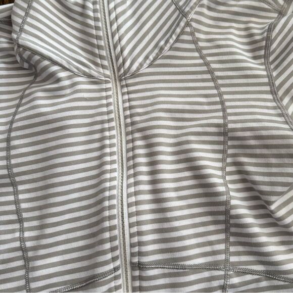 Reebok Striped Jacket Grey White Define Small - Picture 5 of 5